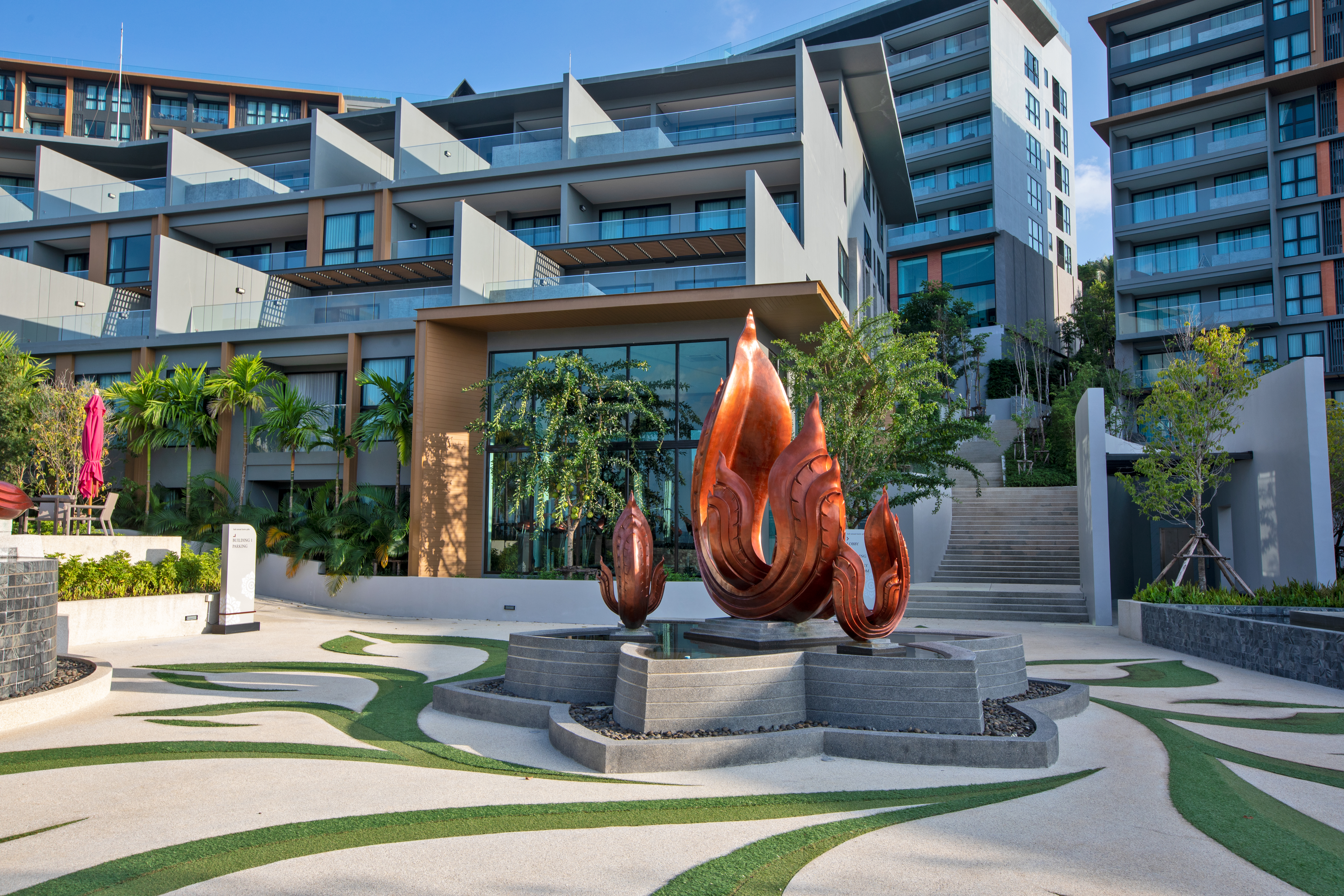 Mida Grande Courtyard