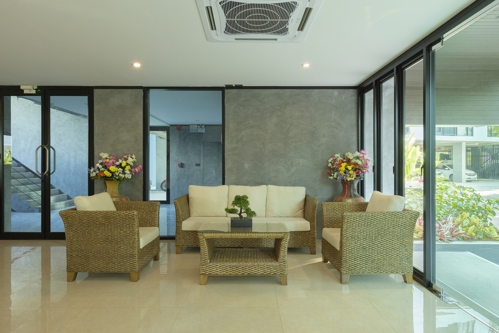 ReLife Windy lobby